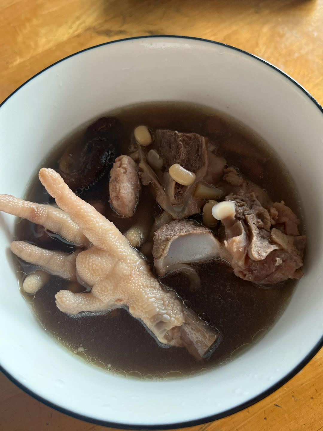 初夏的去湿补肾汤—眉豆花生煲鸡脚