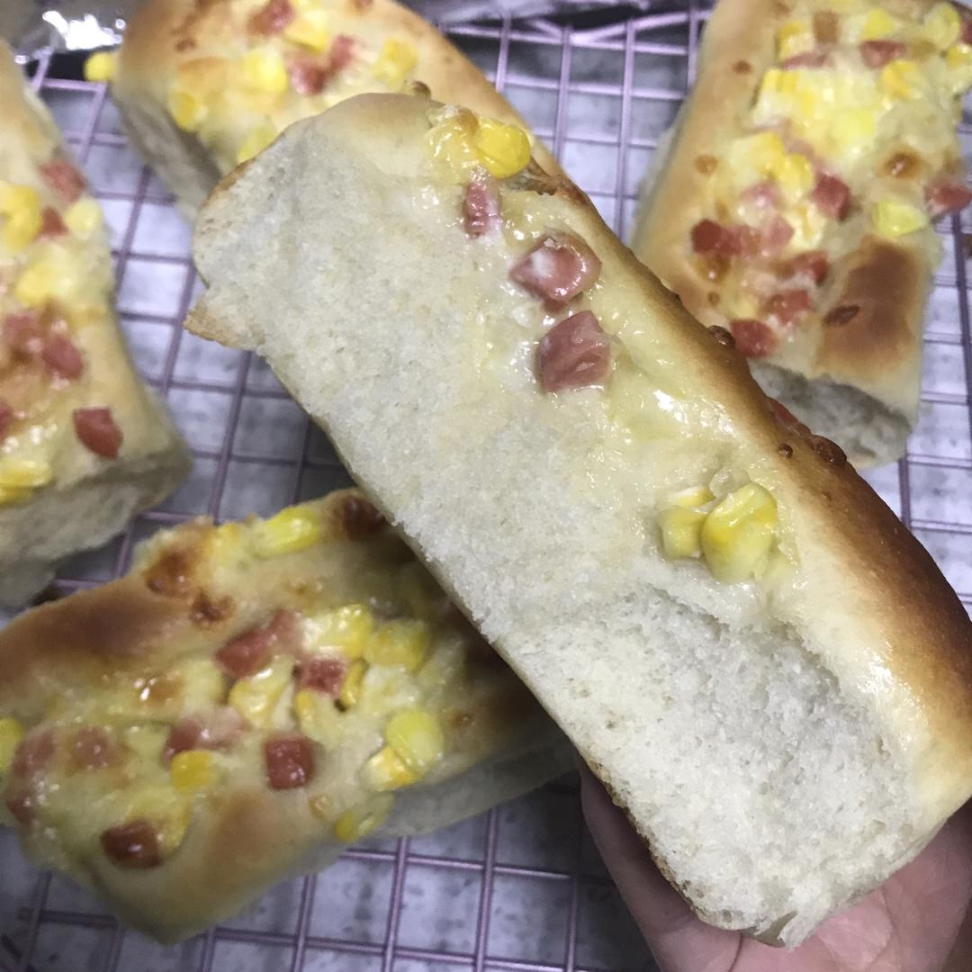 玉米火腿沙拉面包