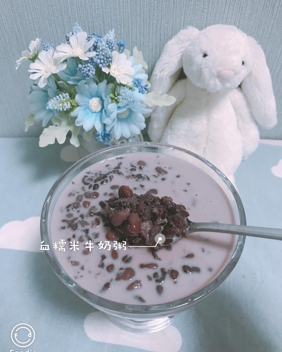 红枣红豆薏仁牛奶粥