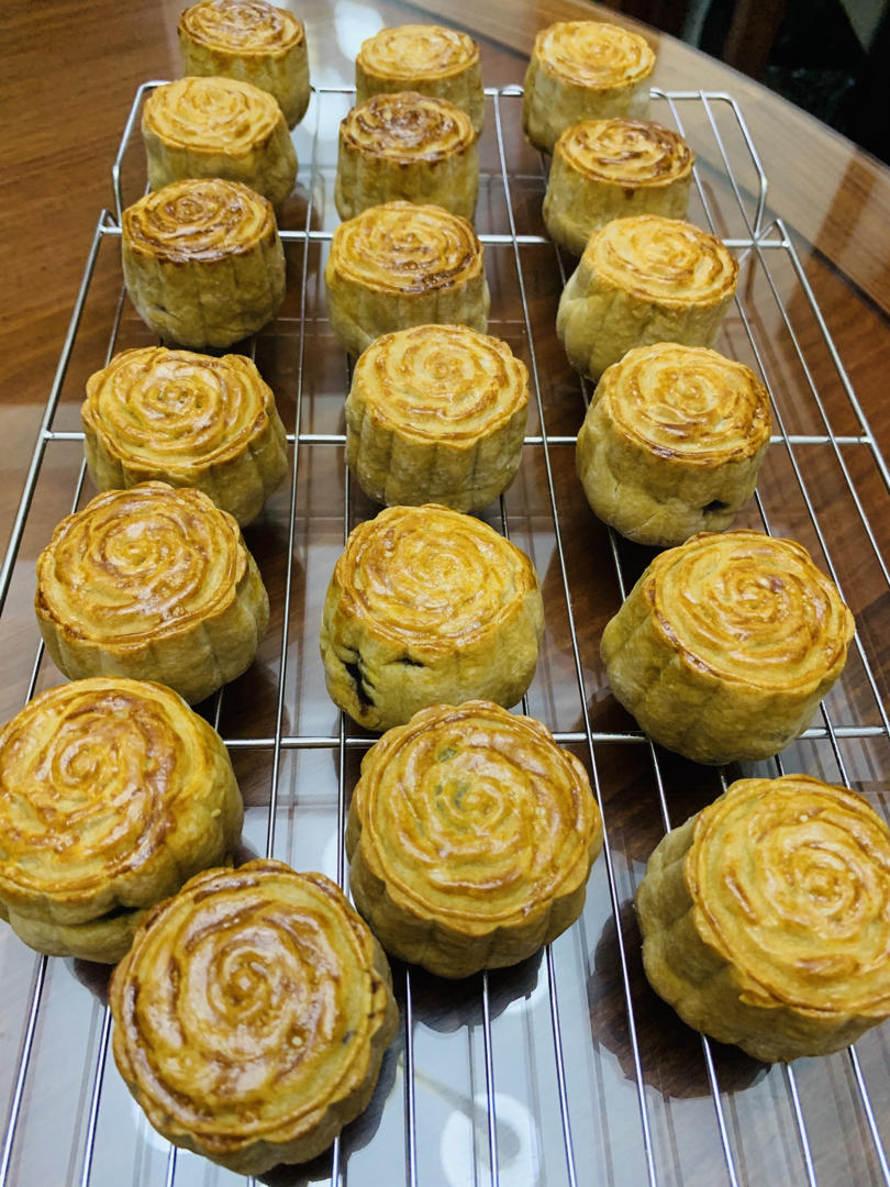 广式月饼－－蛋黄豆沙月饼