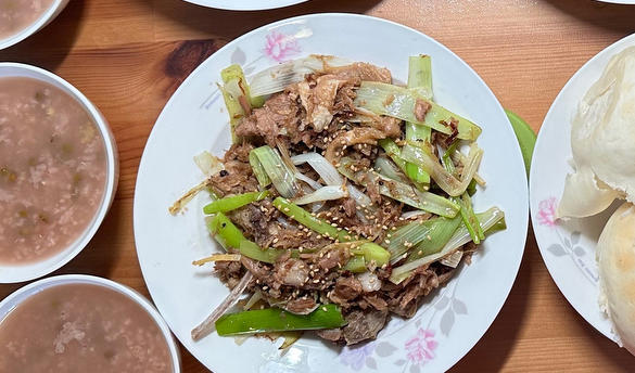 炒了20多年的葱爆羊肉