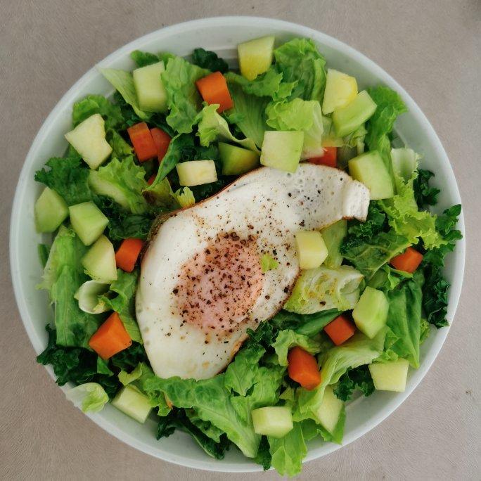 好吃的羽衣甘蓝沙拉