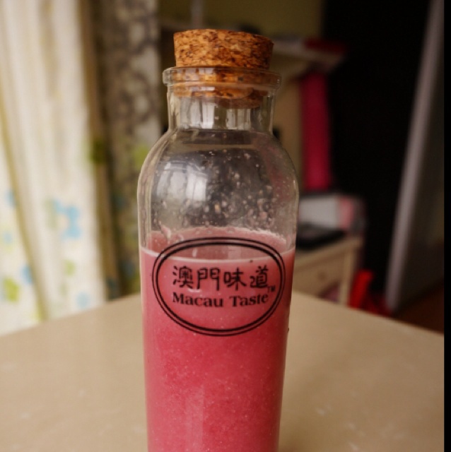 鲜榨石榴汁