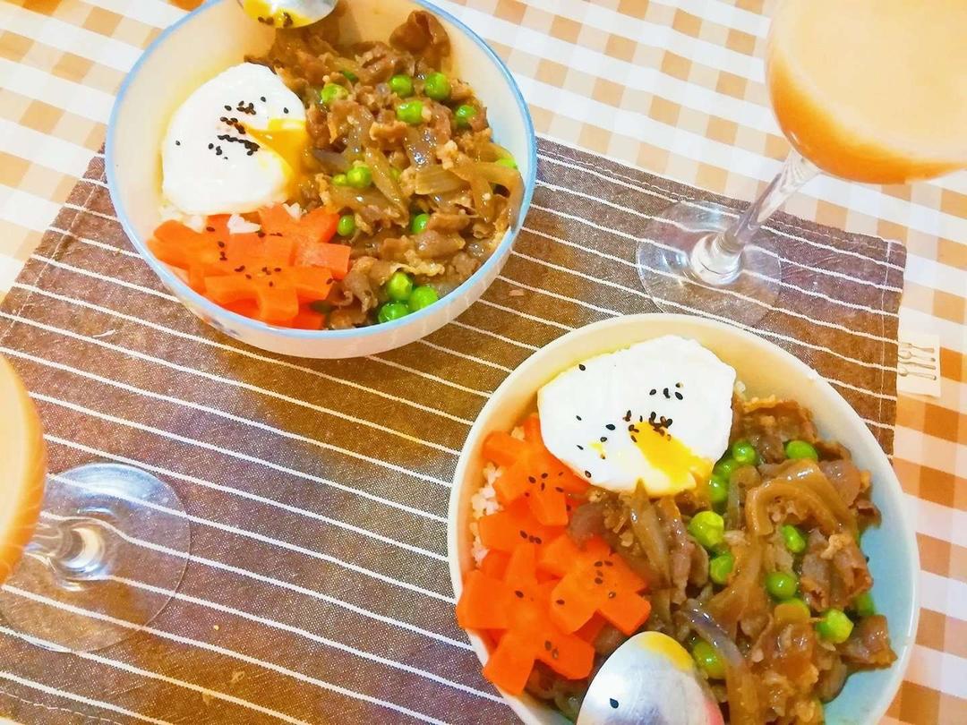 【温泉蛋肥牛盖饭】