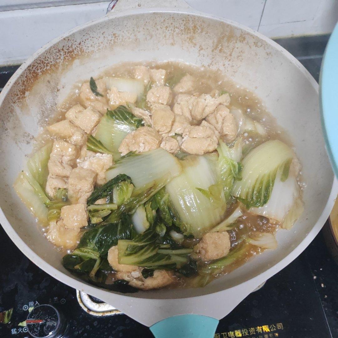 好吃到连汤汁都不剩的白菜焖豆泡，给肉都不换