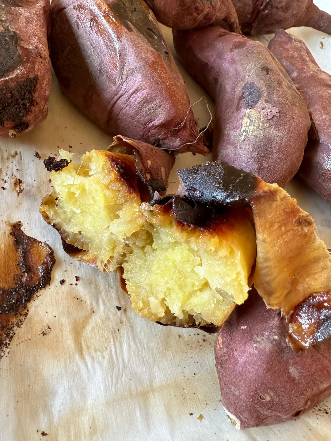 【糯唧唧的烤红薯】糖油四溢皮肉分离外糯里嫩吸溜着吃！