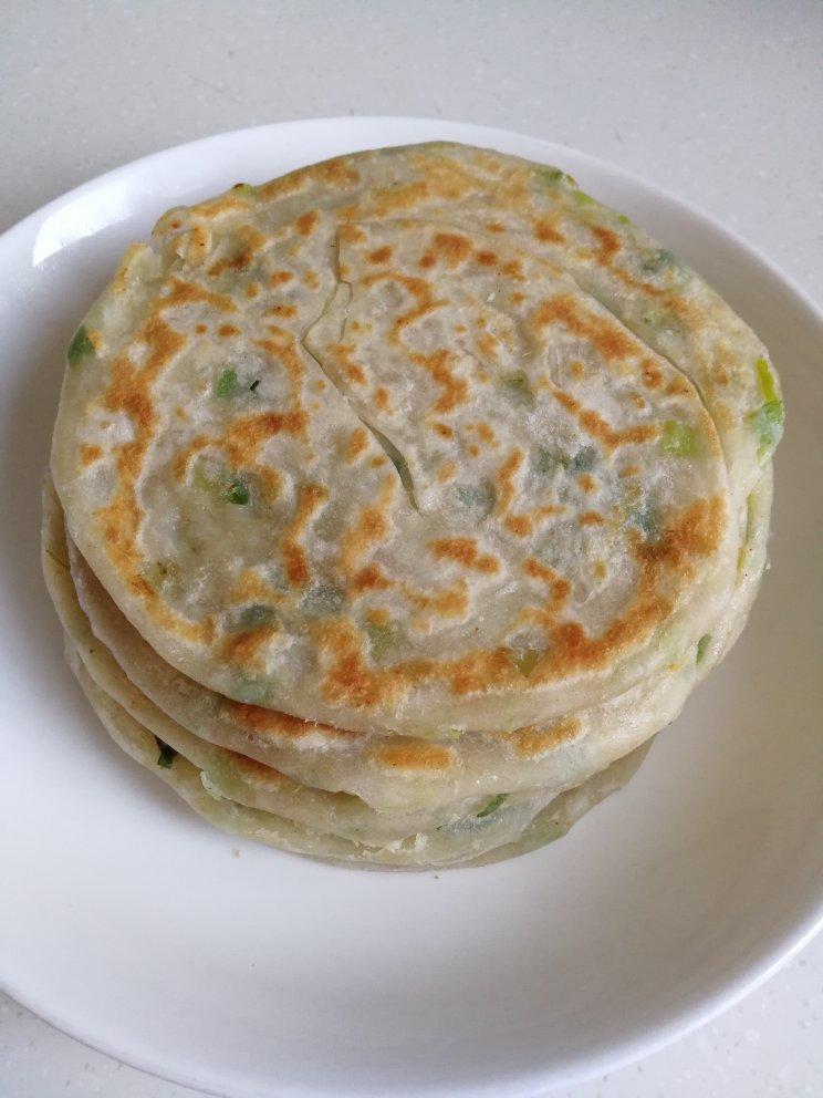 家常葱油饼 柔软多层 凉了也不硬 附细节视频详解