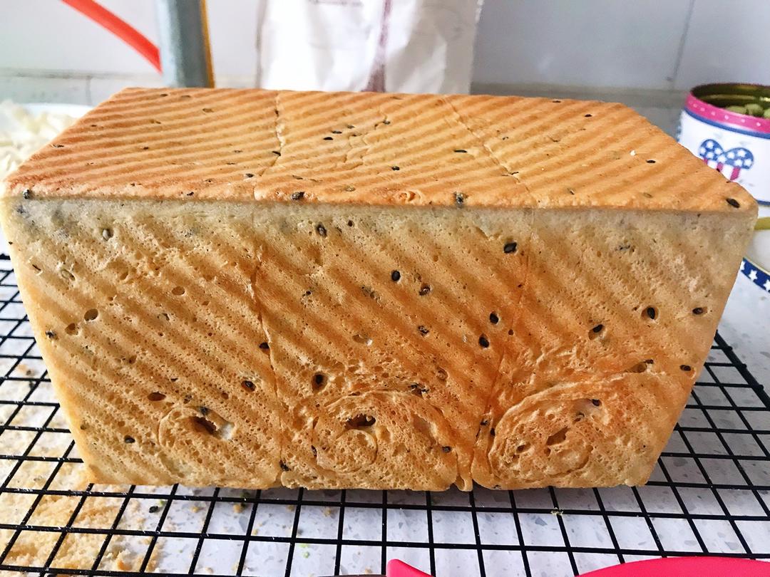 用烤箱自己做面包--手工牛奶吐司面包