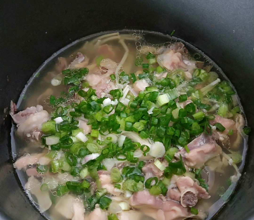 金针菇鸡肉汤的做法