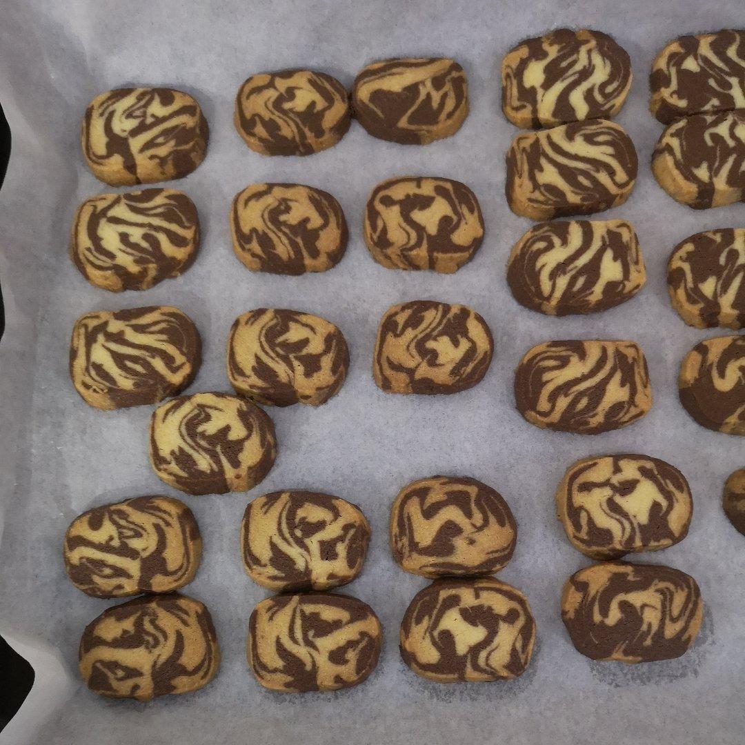 双色大理石纹饼干制作方法（花纹整形详细图解版）