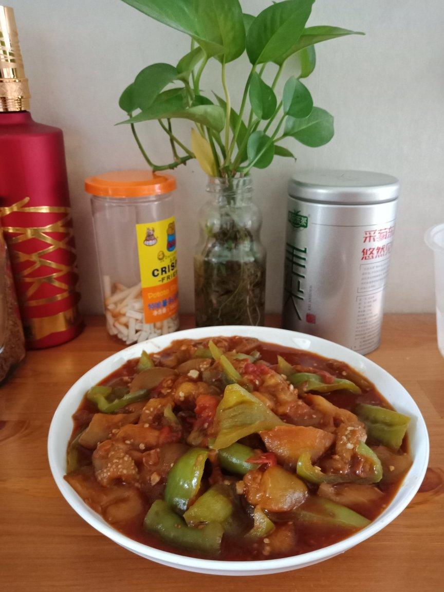 红烧茄子（佐西红柿尖椒）