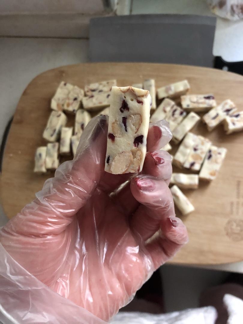 牛轧糖（杏仁 蔓越莓）