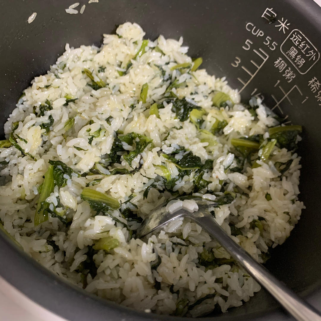 莴笋叶炒饭，很好吃啊～ 纯净素食