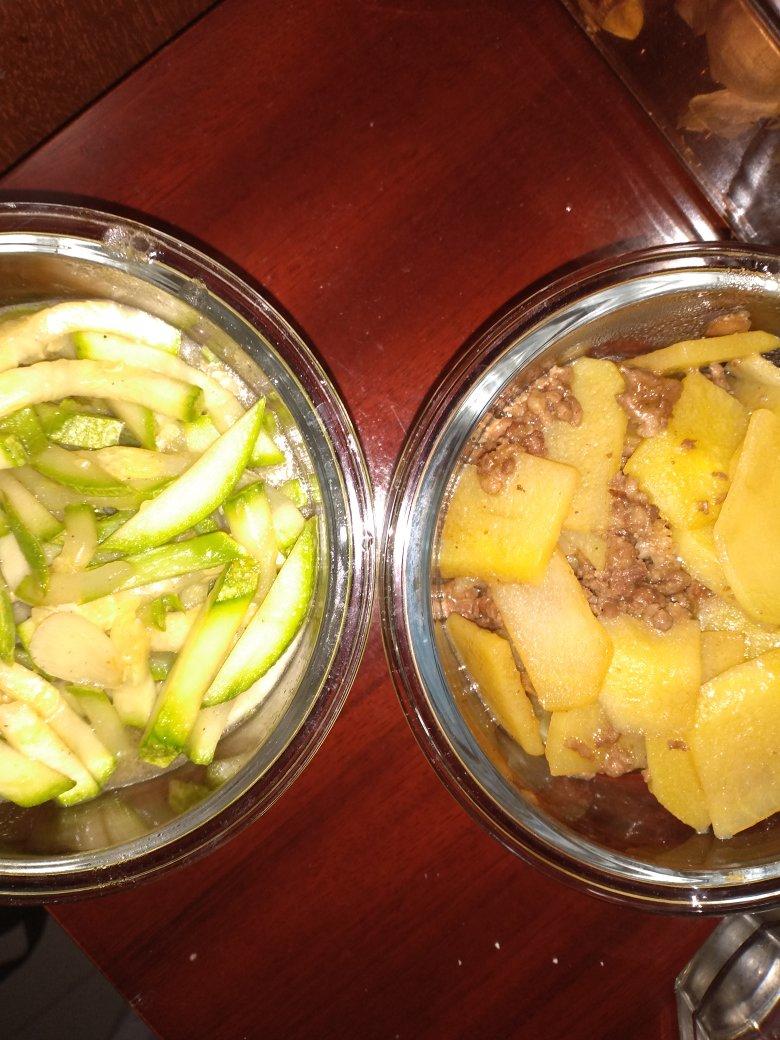 自制土豆肉末盒饭