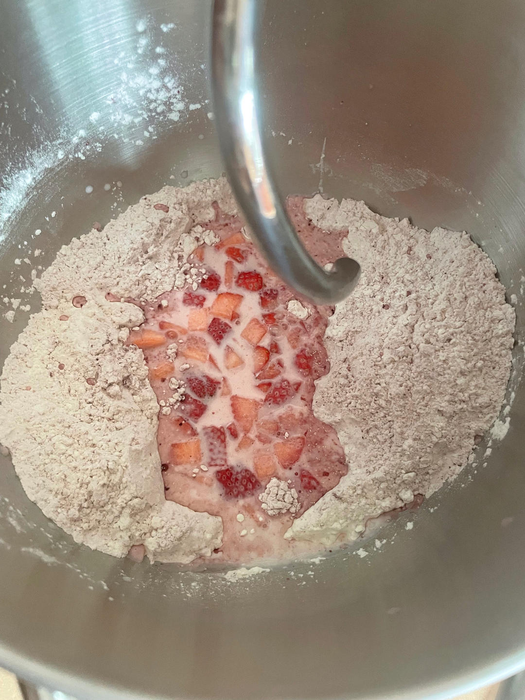 软糯湿润，口感像酵液吐司的草莓乳酪吐司！