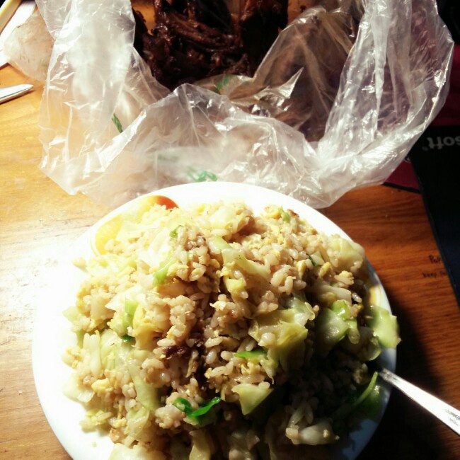 卷心菜肉末鸡蛋酱油炒饭
