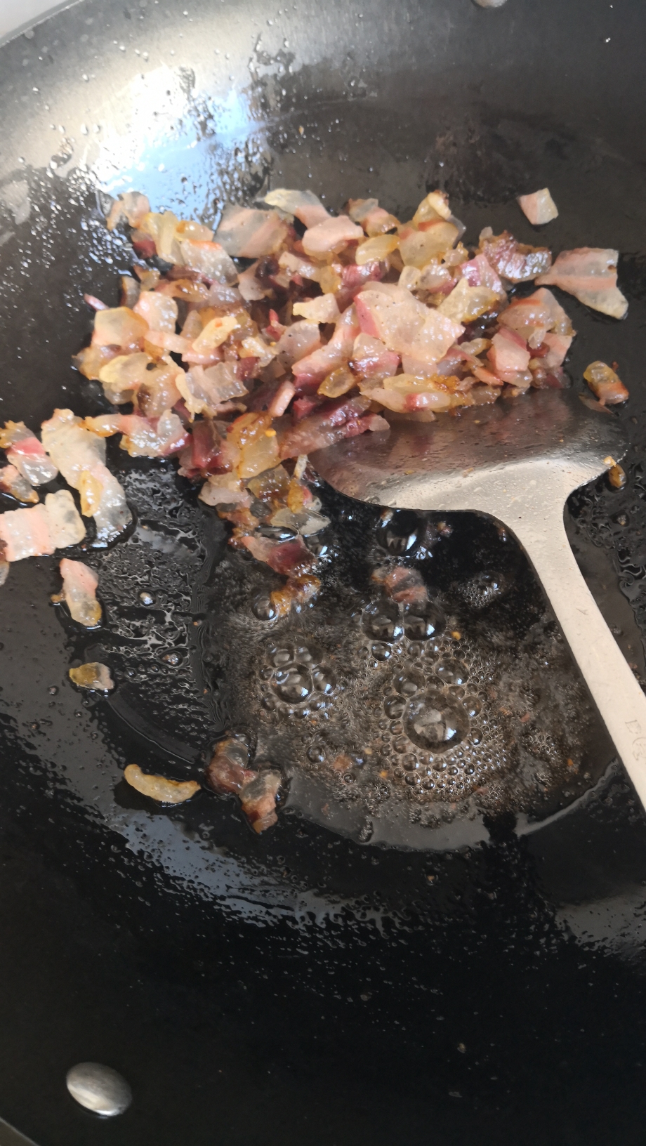 腊肉豌豆洋芋焖饭的做法 步骤3