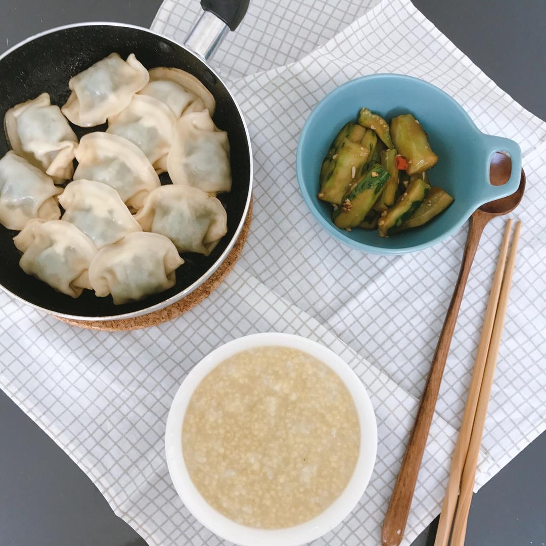 速冻水饺吃腻了吗~变锅贴吧(๑´ڡ`๑)