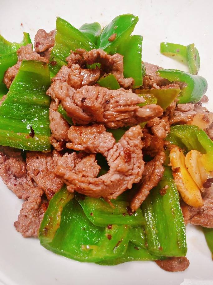 青椒炒鸭胸脯肉