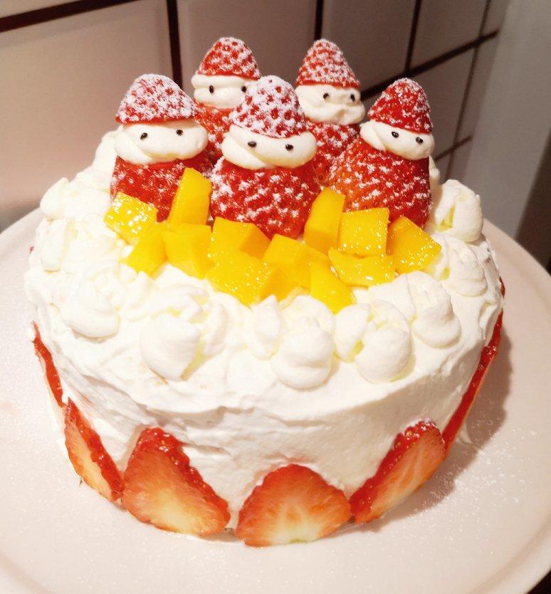 张小凹2007做的6寸草莓奶油蛋糕