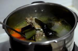 一锅美味无比的海味排骨汤的做法 步骤4