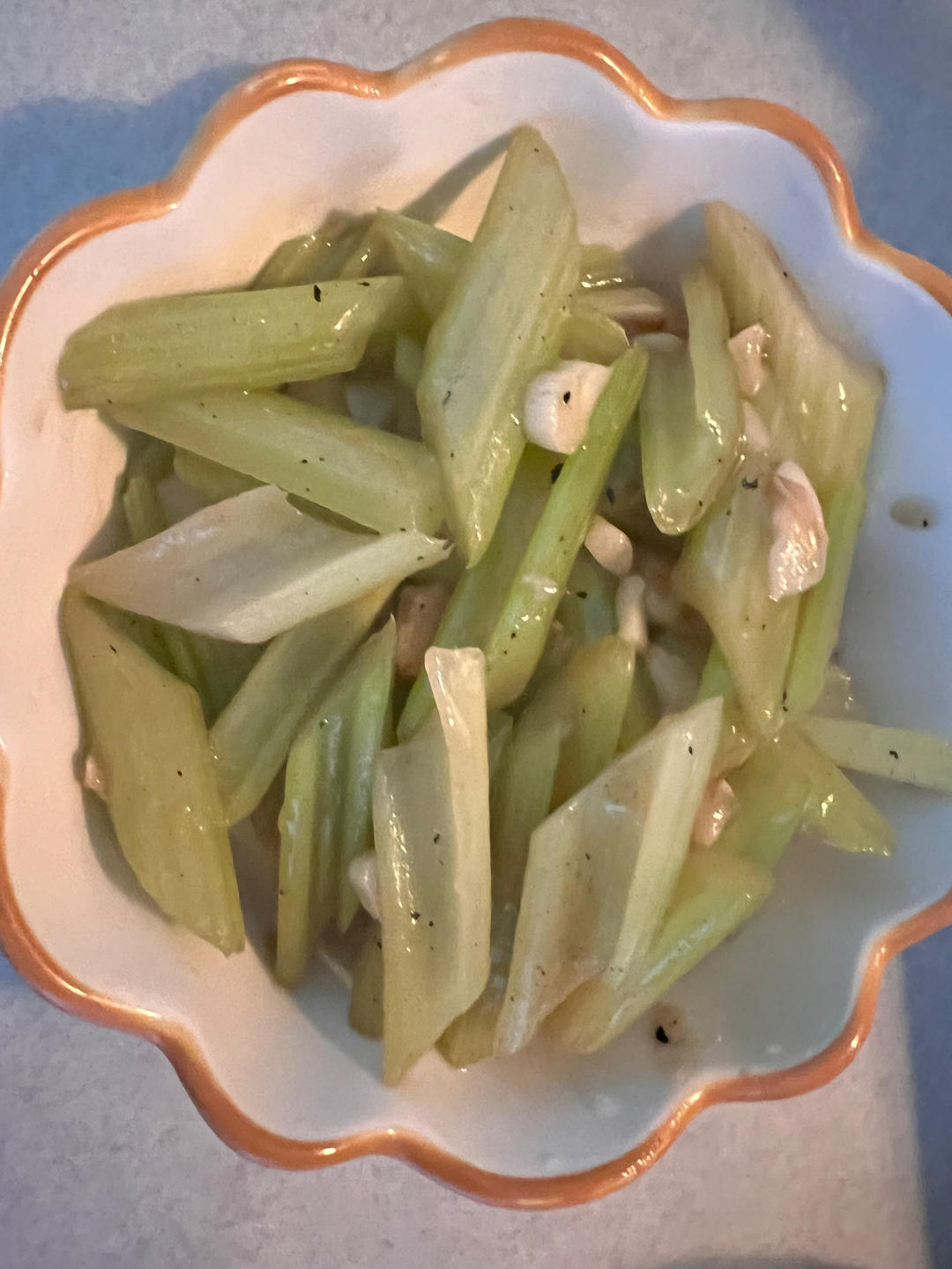 究极解油腻好菜：蒜炒西芹