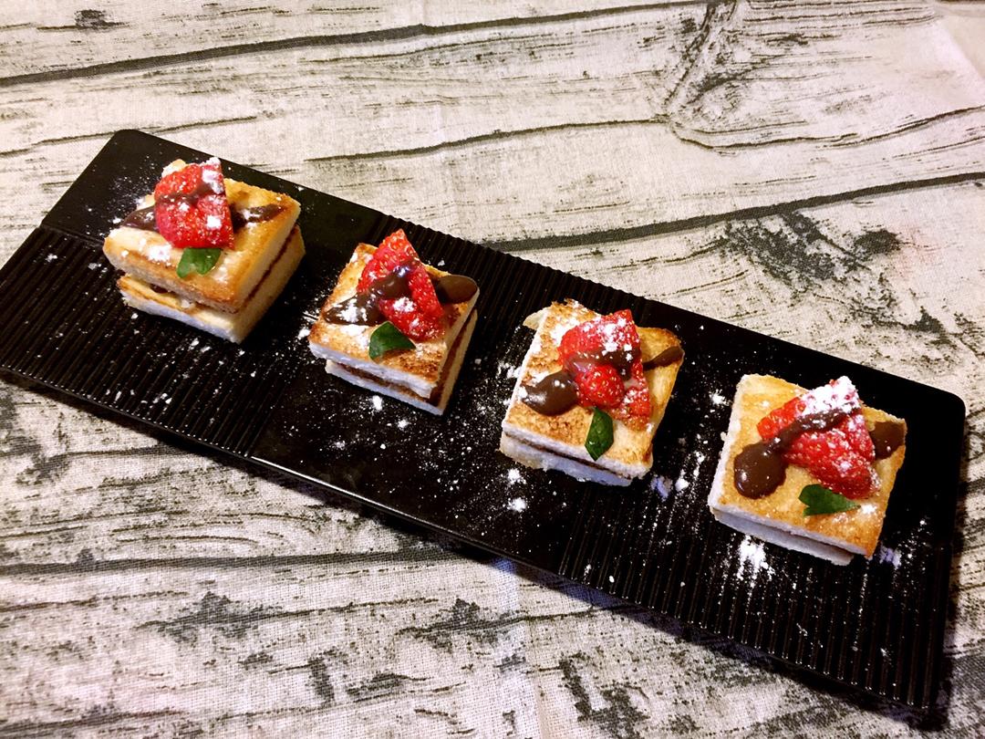 草莓法式吐司