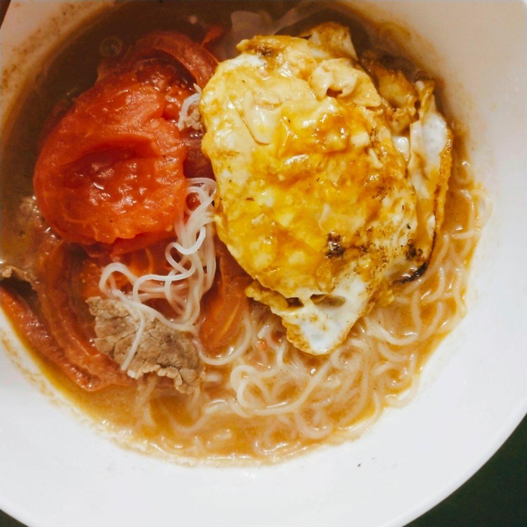 最家常的普通汤面——西红柿鸡蛋龙须面