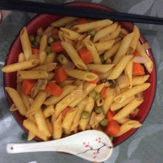 素炒意面。通心粉