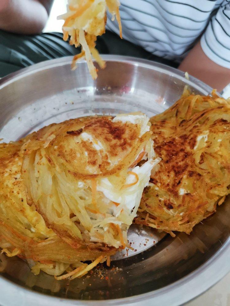 土豆胡萝卜丝鸡蛋饼