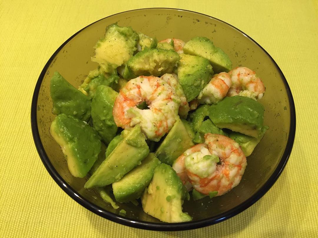 牛油果海鲜沙拉的做法