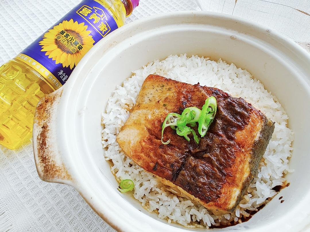 鳙鱼煲仔饭的做法