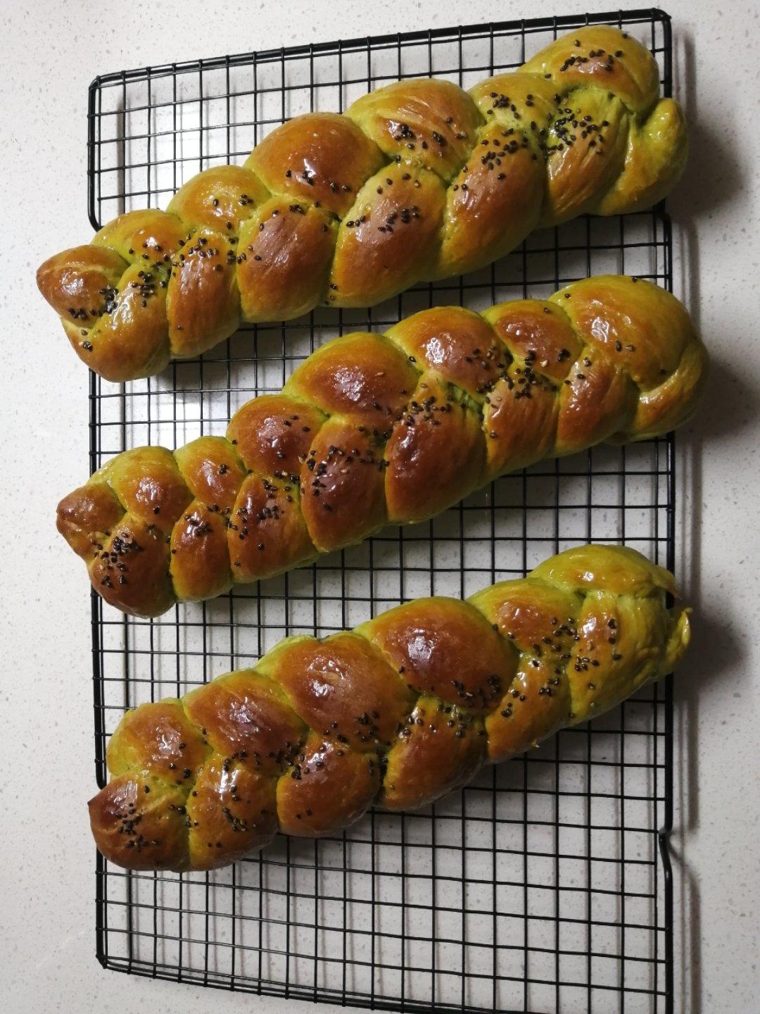 墨西哥抹茶红豆辫子面包