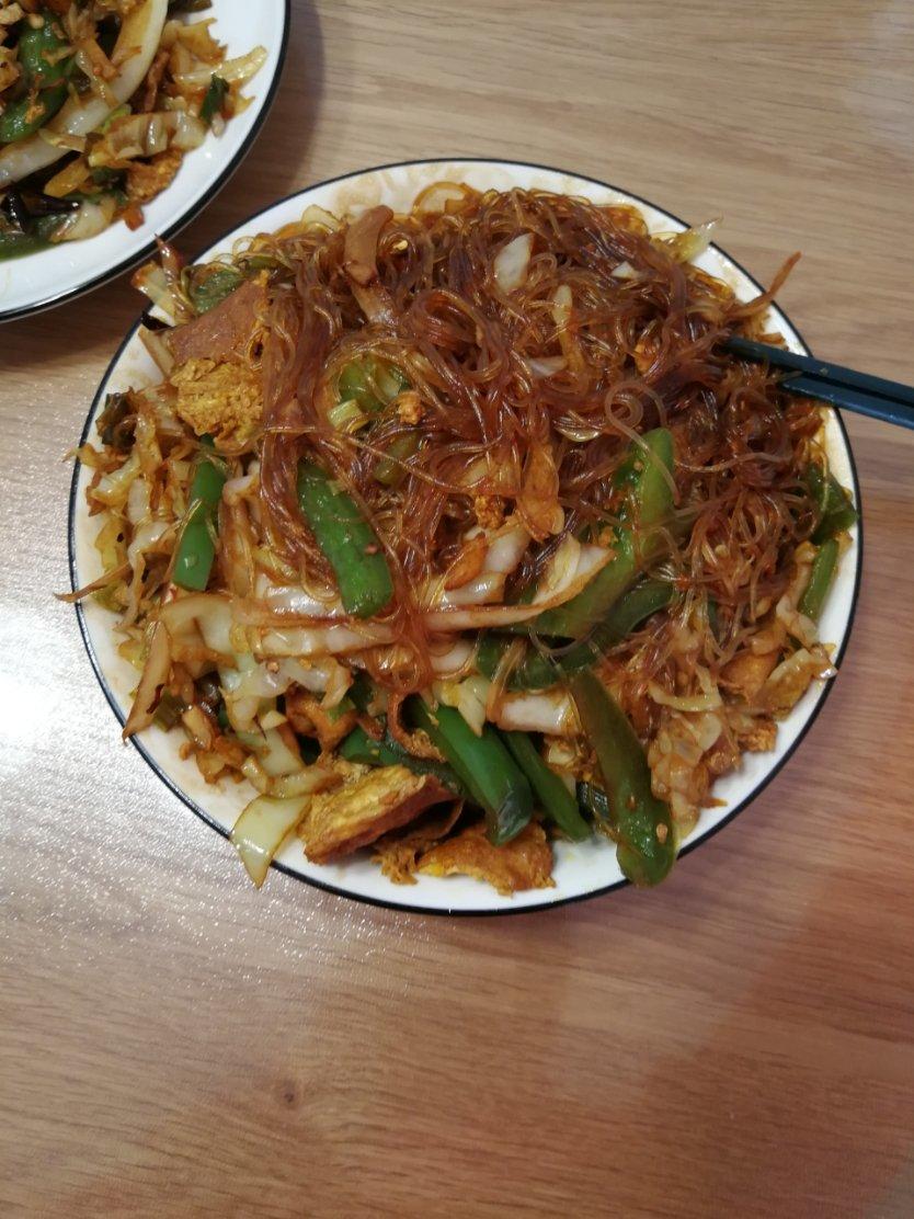 包菜粉丝炒鸡蛋