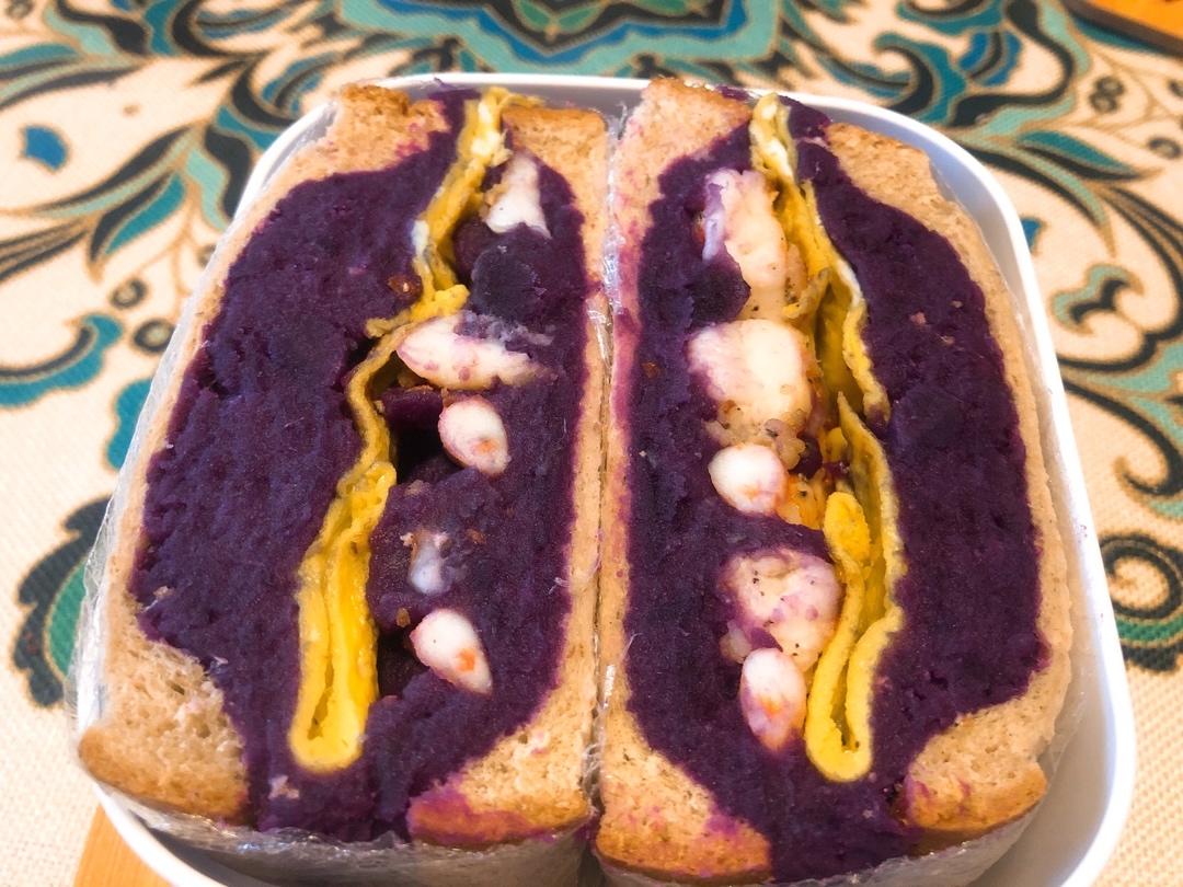 爆浆巨无霸的紫薯鸡蛋虾仁三明治