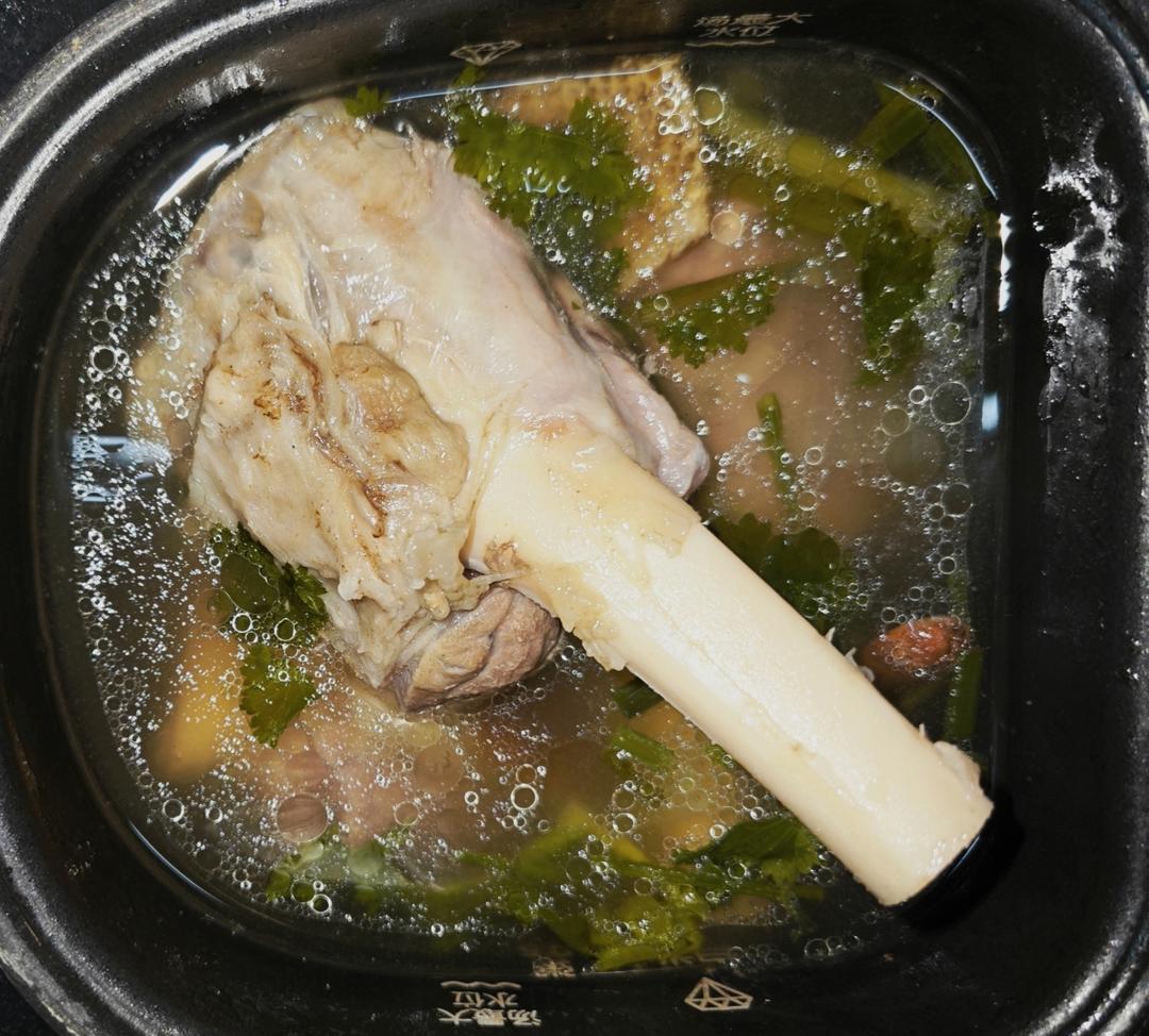 清炖羊汤，羊腿汤，冬季滋补佳品