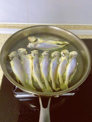 干煎小黄花鱼的做法 步骤2