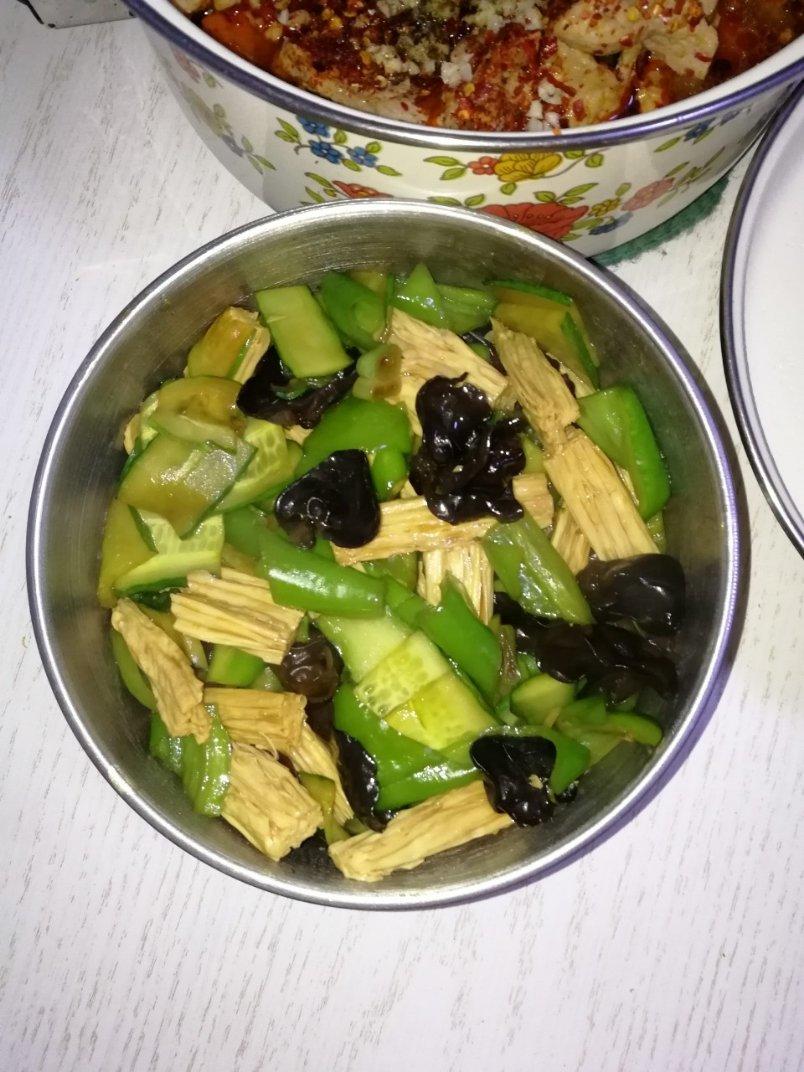 腐竹木耳黄瓜炒