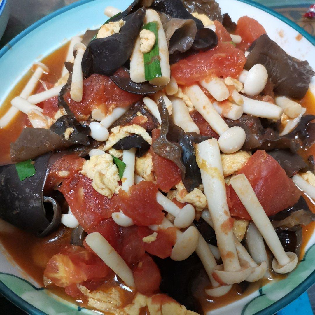 西红柿炒木耳蟹味菇
