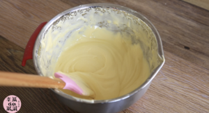 全蛋法打发原味海绵杯子蛋糕的做法 步骤11