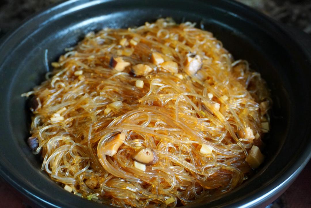 去餐厅必点的粤式虾皇粉丝煲的做法 步骤9