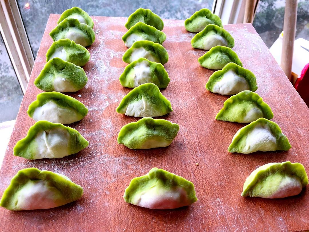 翡翠白玉白菜饺子详细版（附翡翠白玉白菜饺子包法，翡翠白玉饺子皮两种制法，面包机和面，翡翠白玉烧卖，各种馅料搭配）