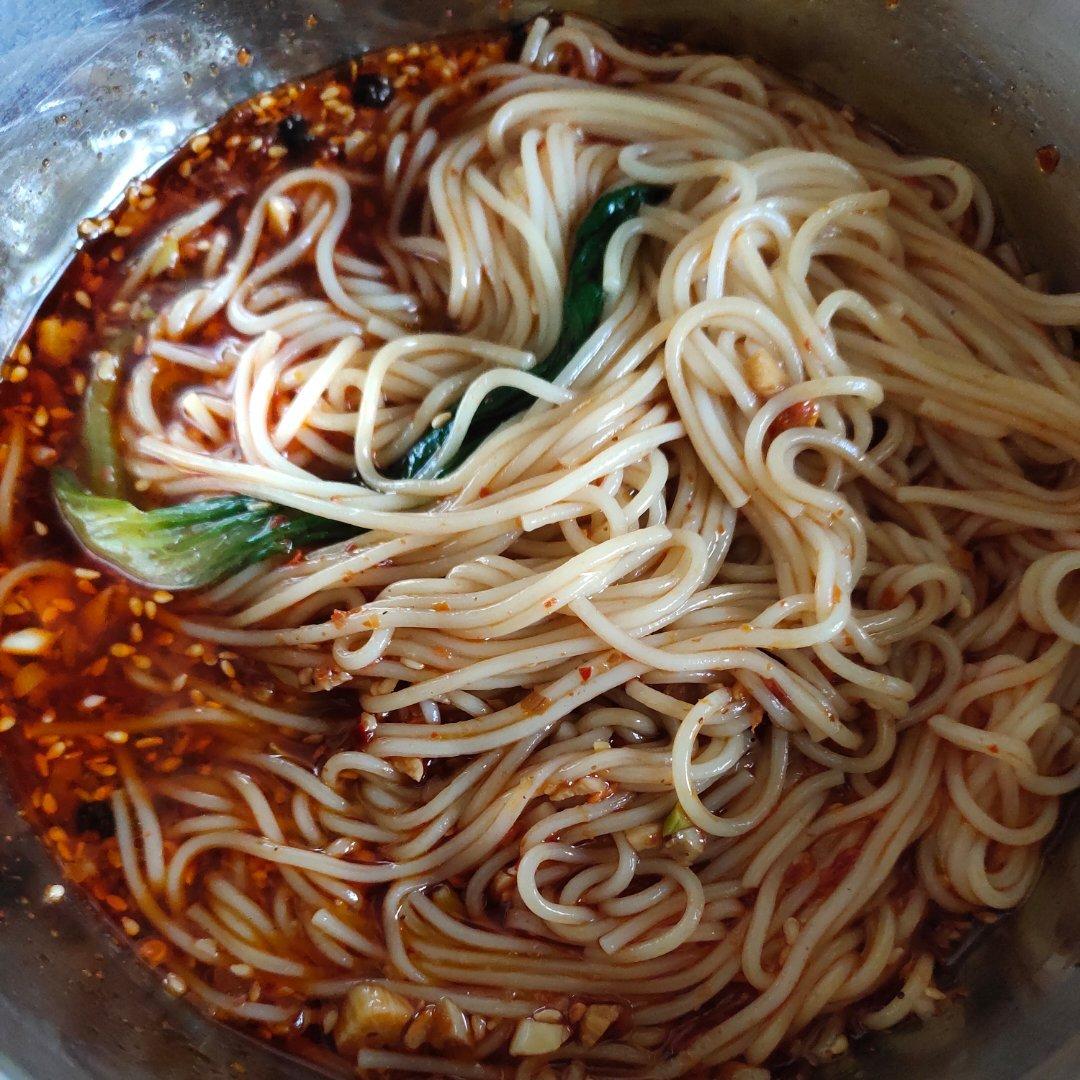 与飞偕老做的酸汤面