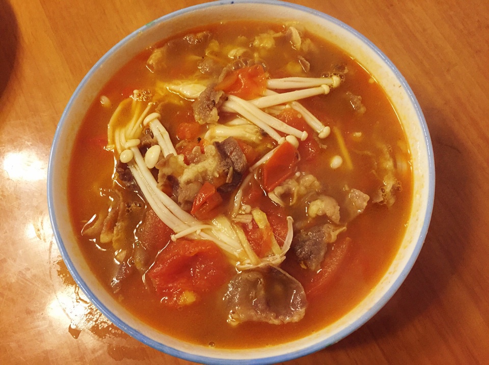 金针菇肥牛番茄锅
