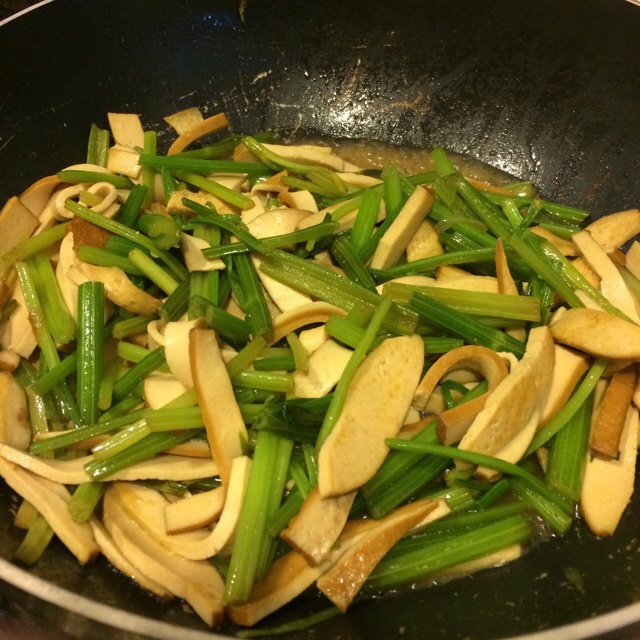 芹菜豆干小炒