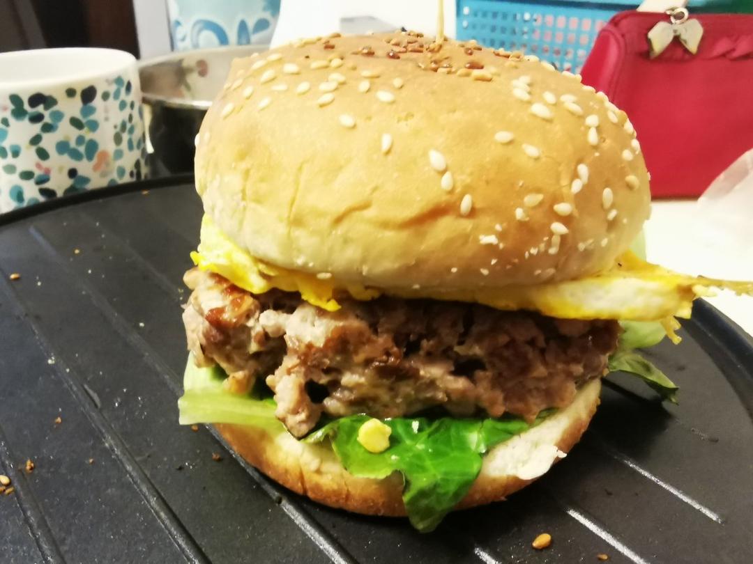 真正的牛肉饼汉堡🍔【超级好吃啊！！！】宝妈一定要收藏！可以隔夜做好睡懒觉的早餐！