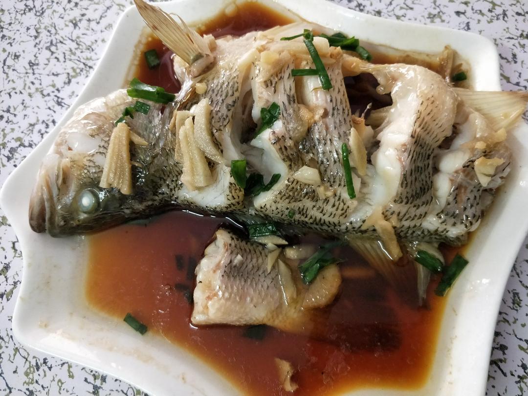 蒸鲈鱼