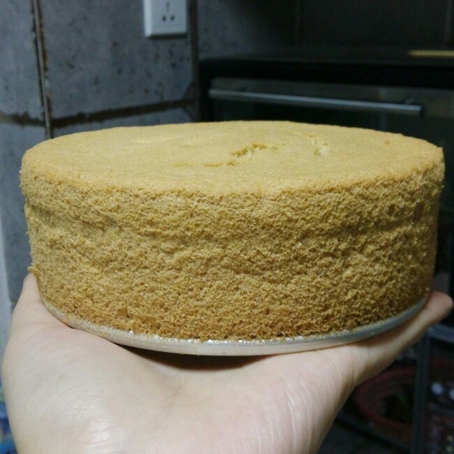 超简单完美戚风蛋糕（6寸2蛋）附打发、翻拌、脱模视频