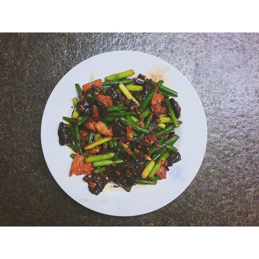 五花肉炒蒜苔 / 蒜薹炒肉