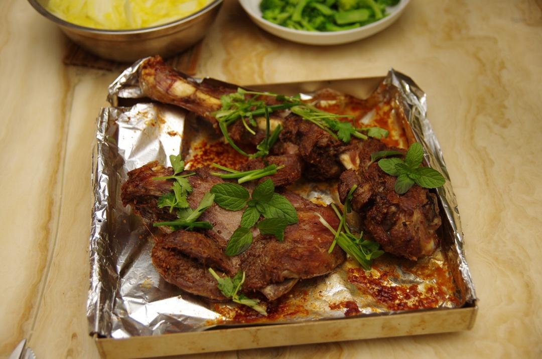 孜然蒜香烤羊腿